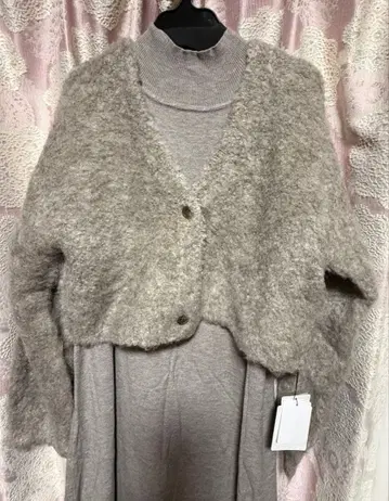 CLOCHE 베이지 가디건과 드레스 세트