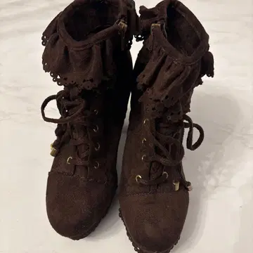 다크 브라운 레이스업 부츠 하이힐 부츠