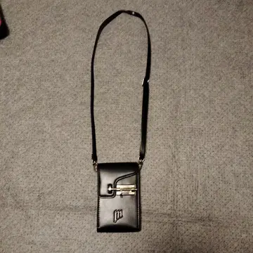 블랙 숄더백 플랩 포함