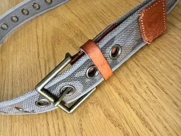 AVIREX 그레이 벨트 카모 패턴 아일렛 코튼 가죽 펀칭