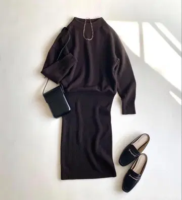 고급스러운 다크 브라운 니트 원피스 긴팔