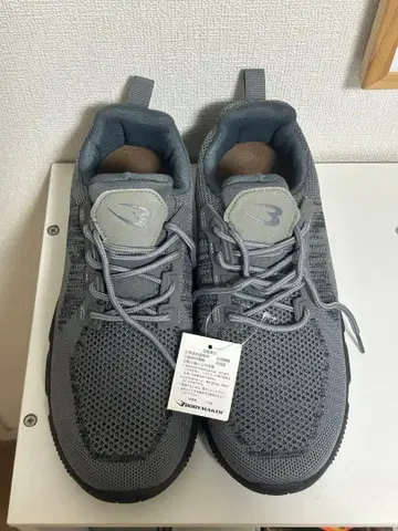 [ 미사용 새상품 ] BODYMAKER 그레이 메쉬 스니커즈