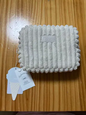 [ 새상품 미사용 ] 젤라피케 복슬복슬 파우치