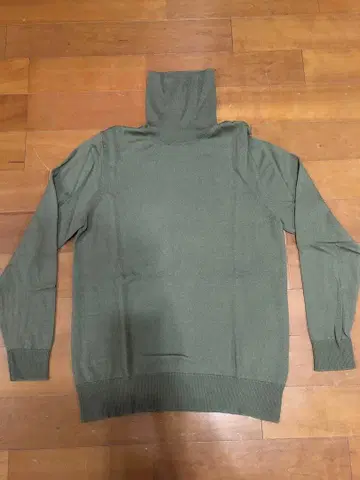 [ 깨끗한 ] 울 100% 이탈리아 실 브라운 하이넥 니트