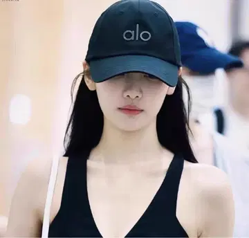 alo 블랙 캡 심플한 디자인