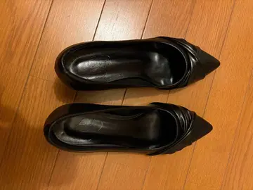 블랙 포인티드 트위스트 펌프스