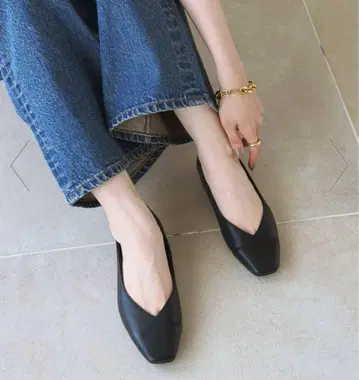 [새상품급] LE TALON 스퀘어 V컷 플랫 루탈론