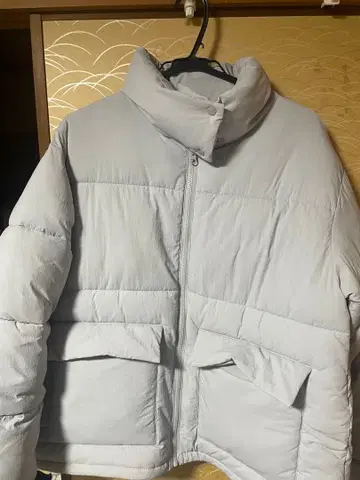 BEAMS 라이트 그레이 다운 자켓