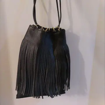 OUTDOOR 프린지 숄더백 블랙