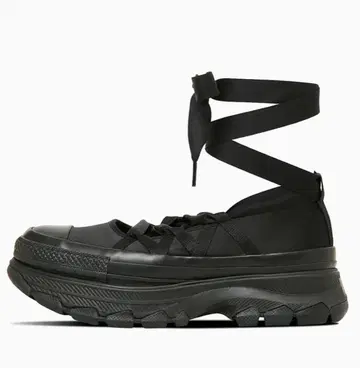 블랙 앵클 스트랩 스니커즈