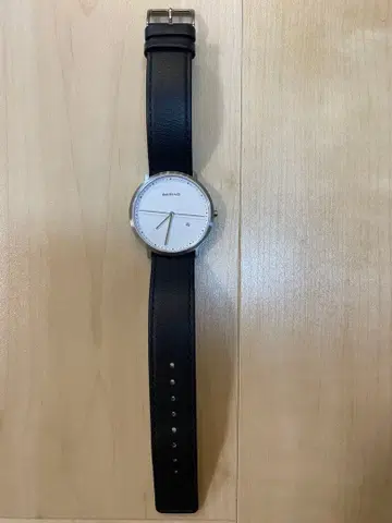 BERING 쿼츠 손목시계 화이트/블랙 (새상품급)