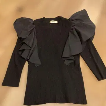 Maglie 프릴 달린 블랙 긴팔 상의