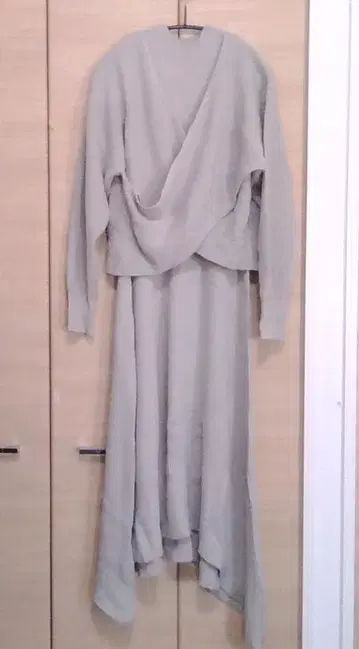 불규칙 밑단 플레어 세트 원피스 그레이지