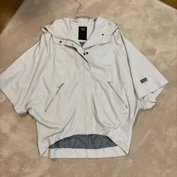 TATRAS 후드 부착 라이트 그레이 케이프 코트