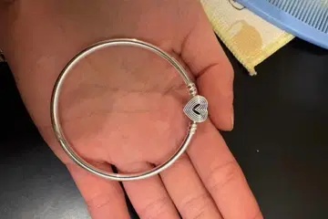 PANDORA 실버 하트 모양 참 뱅글