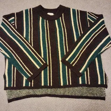 스트라이프 디자인 긴팔 스웨터