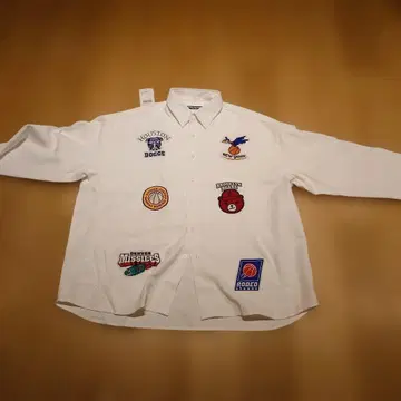 RODEO CROWNS 자수 패치 부착 화이트 셔츠