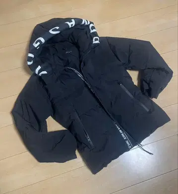 새상품급 SUREVE 블랙 다운 자켓 M