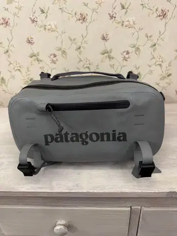 patagonia 방수 힙색 그레이
