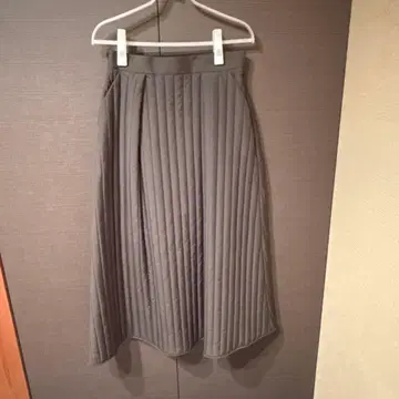 RayBEAMS 퀼팅 A라인 롱 스커트 올리브