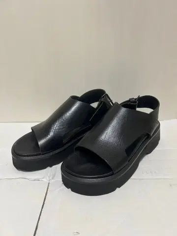 율리우스 샌들 사이즈 2