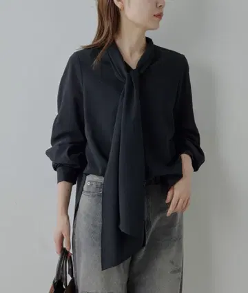 개럴개런트 피네스 보타이 블라우스 블랙