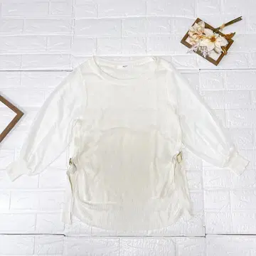 VICKY 이소재 니트탑 화이트 비침 사이즈 2