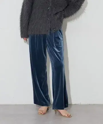 새상품급 라루타의 사이드 라인 절개 벨로아 팬츠