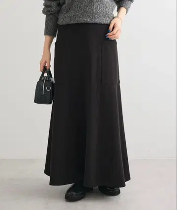 ELENCARE DUE / 사이드 포켓 플레어 스커트 / 블랙