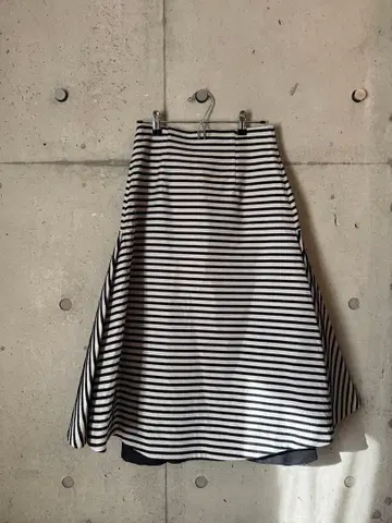 BORDERS at BALCONY 스트라이프 플레어 스커트