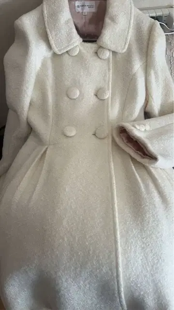 화이트 코트 백리본