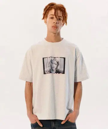 그레이 프린트 T셔츠