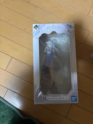 BANDAI 에밀리아 피규어 미개봉