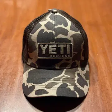 YETI 카모플라쥬 트래커 캡