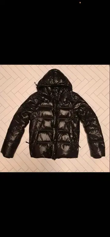 DUVETICA 블랙 후드 부착 다운 자켓 타트라스 유사