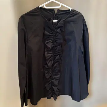 메종 드 돌체 프릴 디자인 블랙 긴팔 셔츠