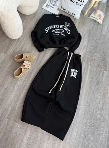SWENTEZ STUDIO 블랙 맨투맨 셋업 따뜻한 세트 겨울 의류