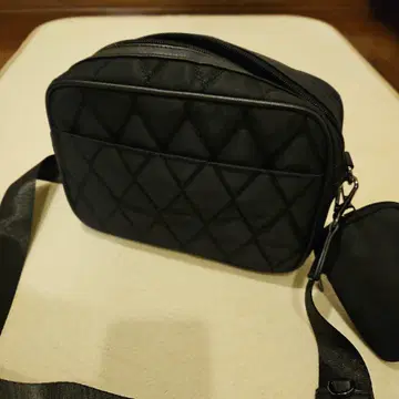블랙 퀼팅 숄더백
