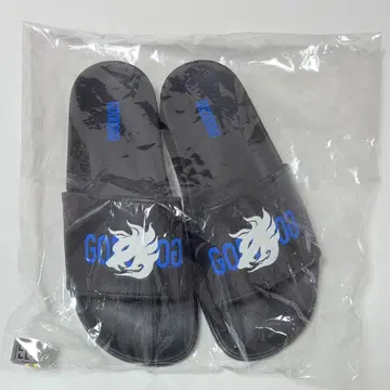 외모지상주의 한국 팝업 GODDOG 샌들