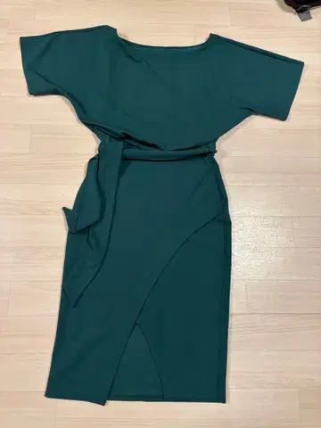 LIPSY 다크 그린 타이트 드레스