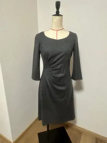 그레이 7부 소매 랩 디자인 원피스