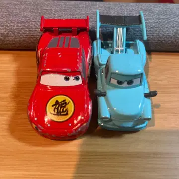 카즈토미카 도쿄 커스텀 타입 라이트닝 맥퀸과 메이터