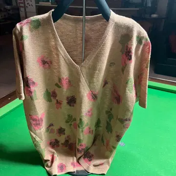 베이지 플라워 프린트 반팔 니트