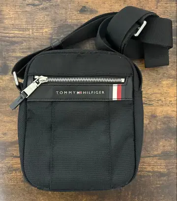 TOMMY HILFIGER 블랙 숄더백