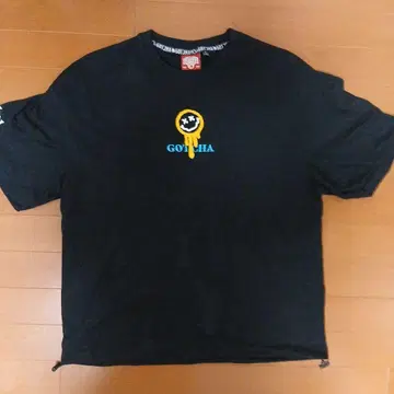 [ 새상품급 ] GOTCHA 스마일리 페이스 T셔츠 블랙