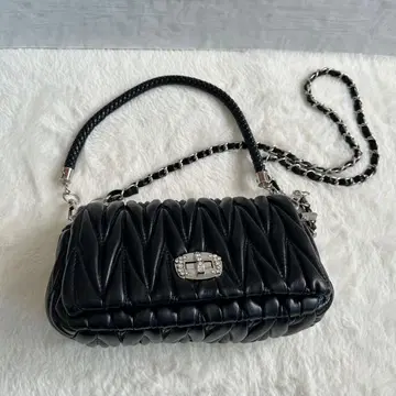 새상품급 CEEKAY (씨케이) 블랙 퀼팅 체인 숄더