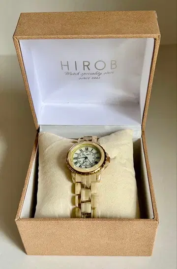 토모사카 리에 감수 한정판 모델 손목시계 상자 부속물 있음 배터리 없음