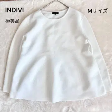 극미품 ] 인디비 오버 사이즈 헤플럼 니트 A라인 화이트 M 사이즈