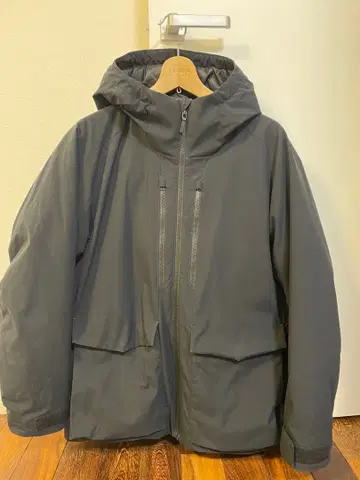 유니클로 하이브리드 다운 파카 L 블랙