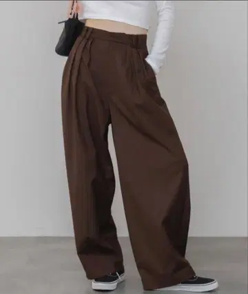 HEILIS 슬랙스 팬츠 브라운